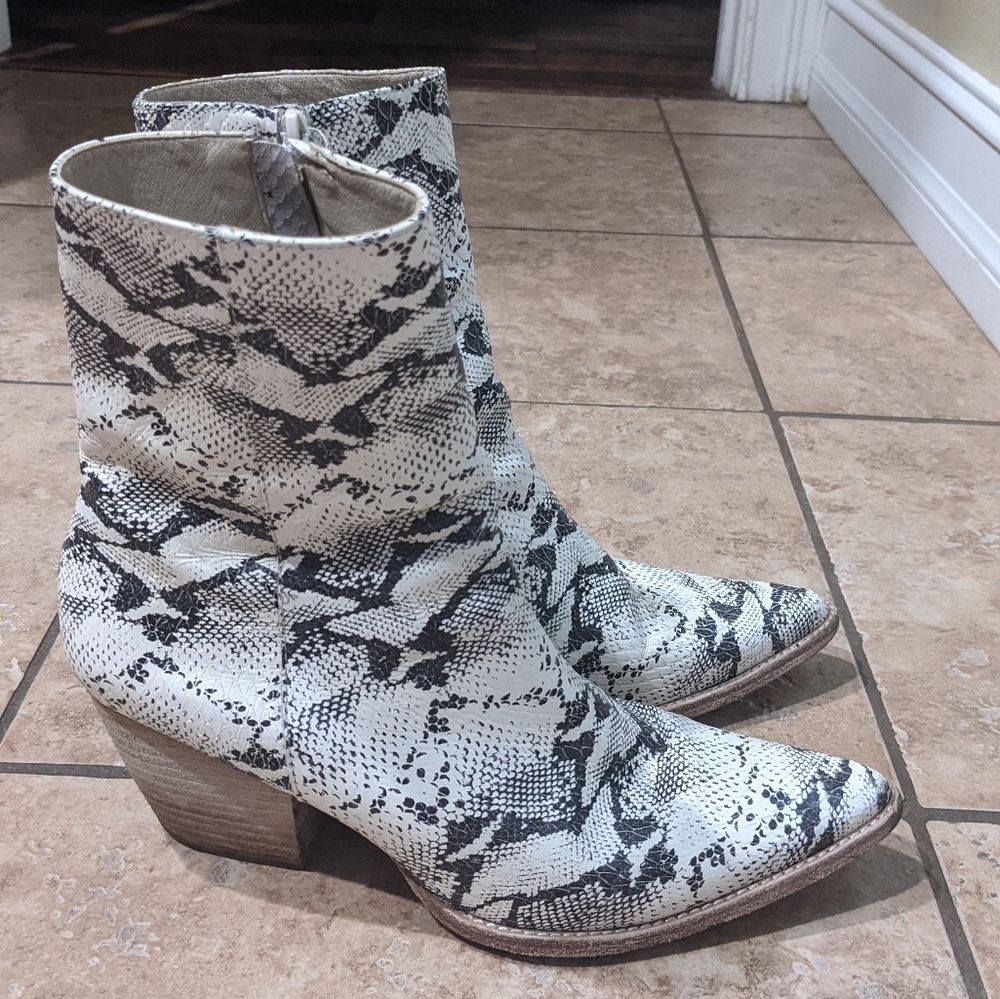 Matisse  Caty snakeskin boots